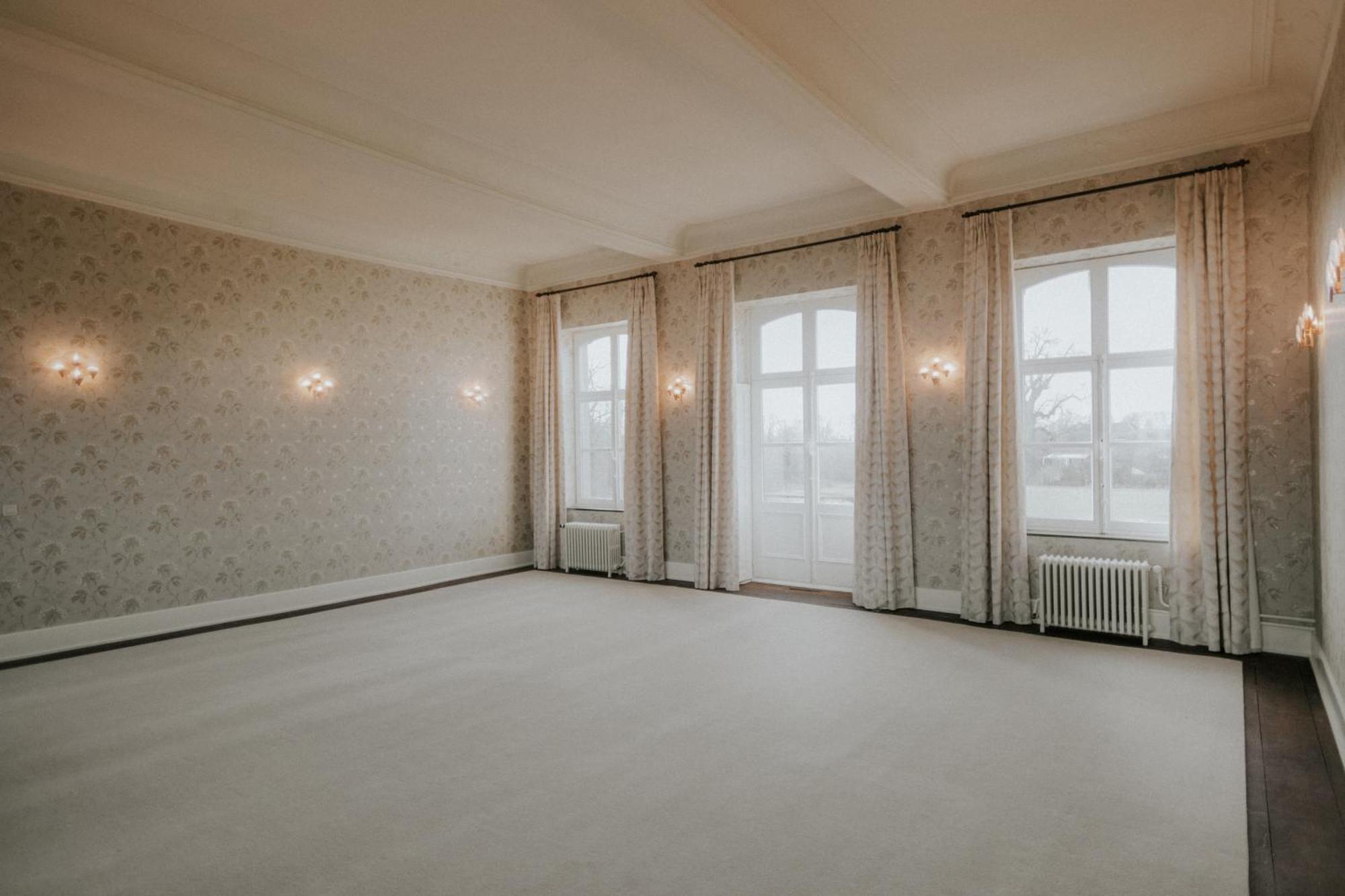 Chateau De *
